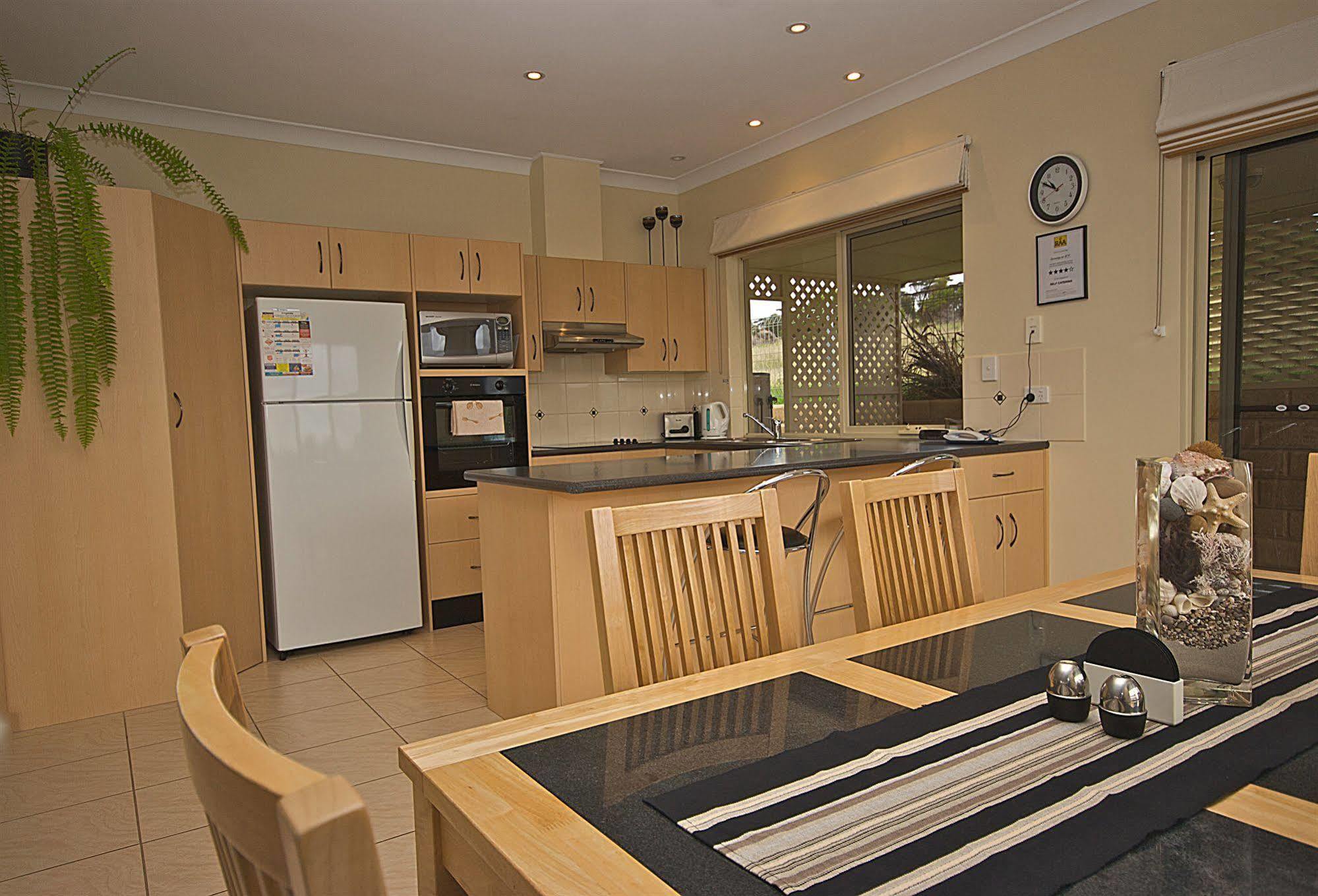 Searenity Holiday Accommodation Emu Bay Екстериор снимка